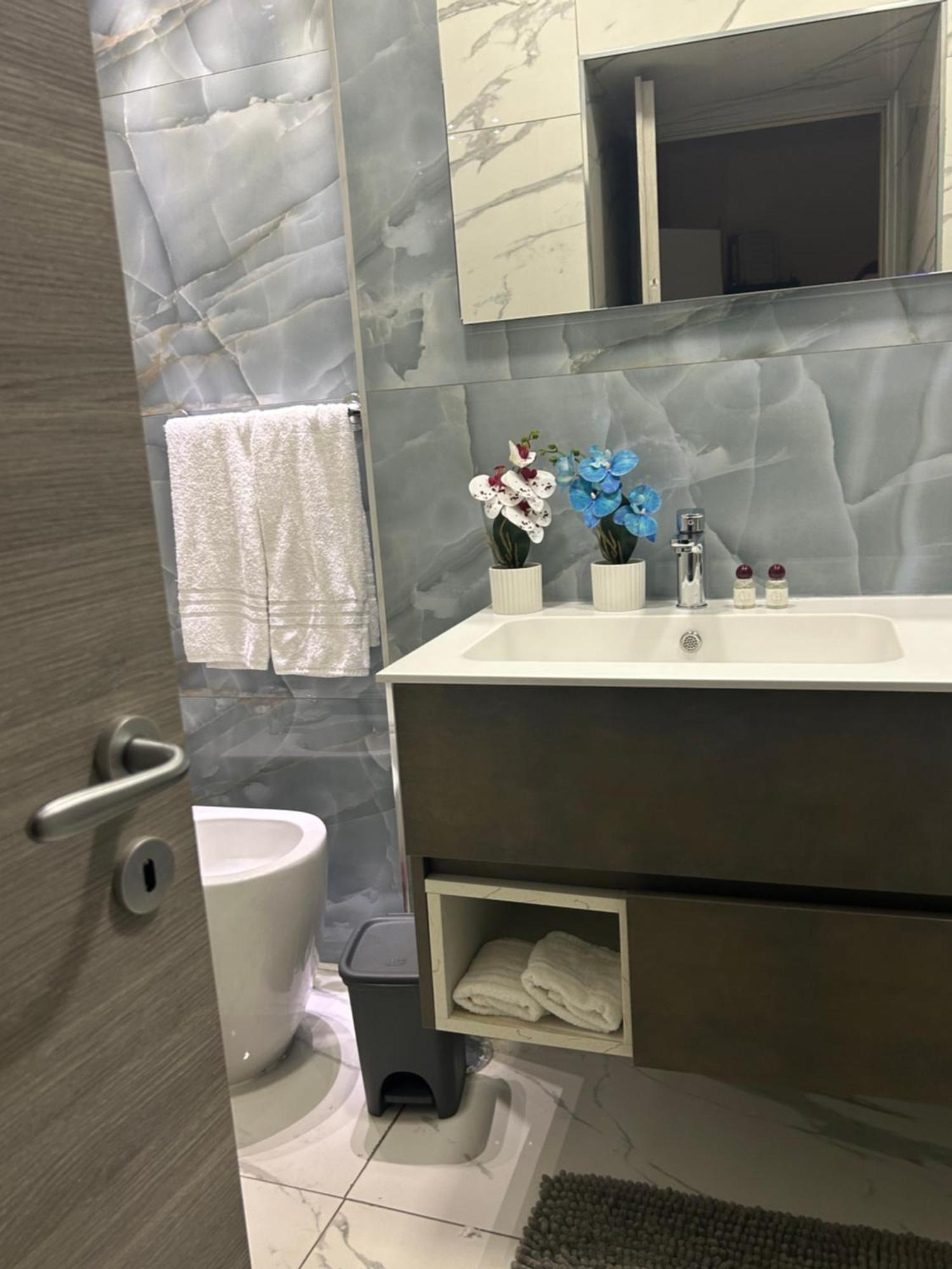 C3 Luxury Bed & Breakfast Наполи Екстериор снимка